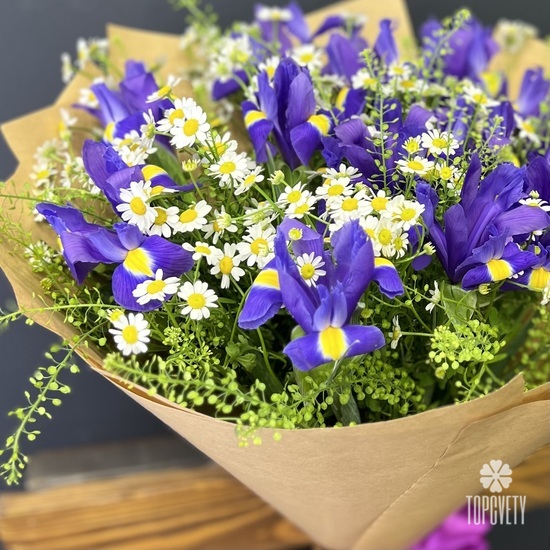 Букет из ирисов  Ароматы весны
