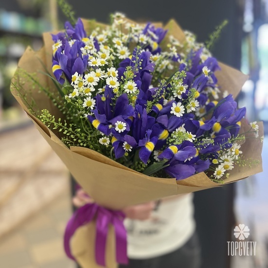 Букет из ирисов  Ароматы весны