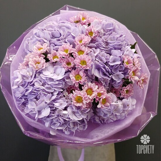 Букет из гортензий и хризантем