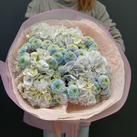 Букет гортензии и хризантем 