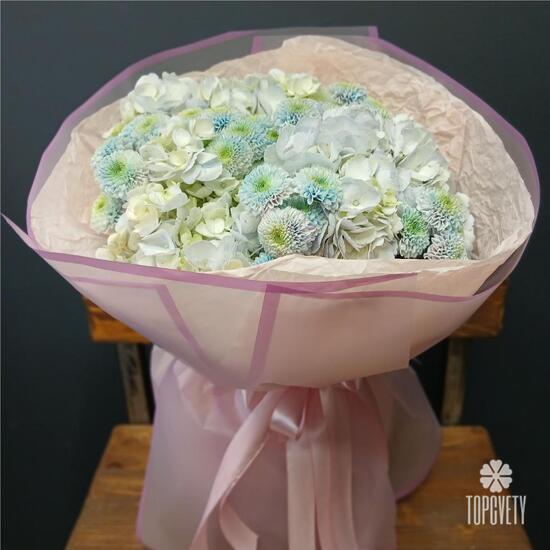 Букет гортензии и хризантем 