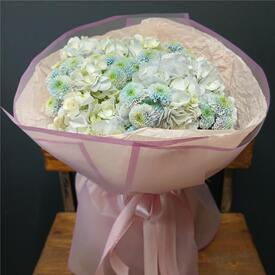 Букет гортензии и хризантем 