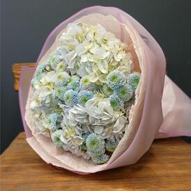 Букет гортензии и хризантем 