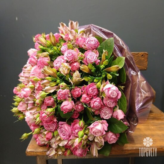 Букет из кустовой розы и альстромерии