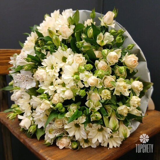 Букет из кустовой розы, альстромерий и хризантем