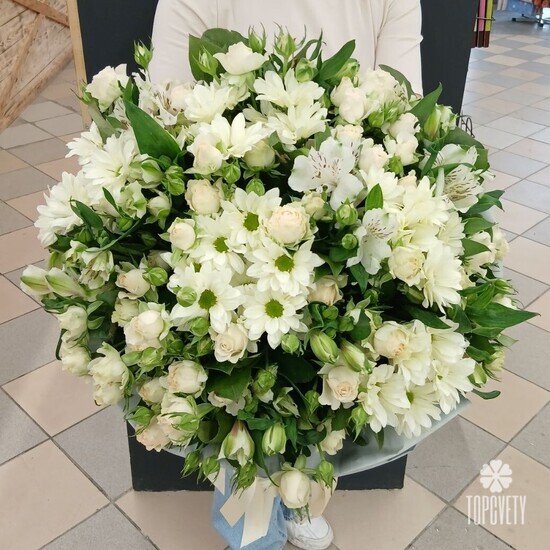 Букет из кустовой розы, альстромерий и хризантем