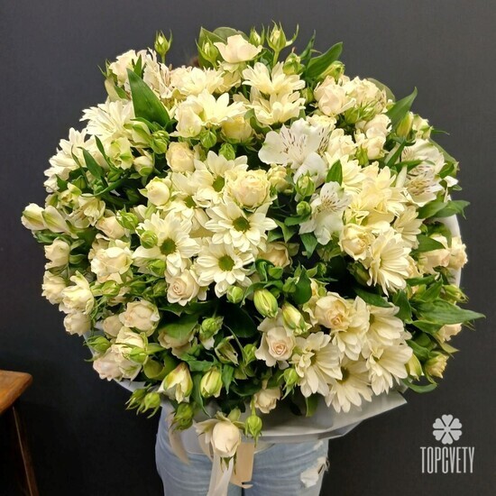 Букет из кустовой розы, альстромерий и хризантем