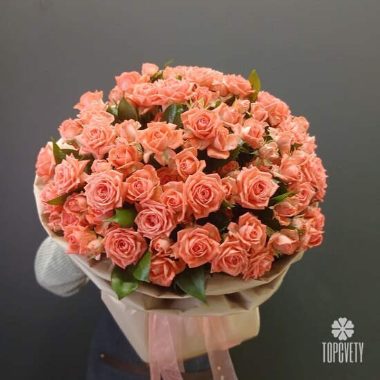 Букет из 31 кустовой розы 50см