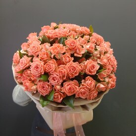 Букет из 31 кустовой розы 50см