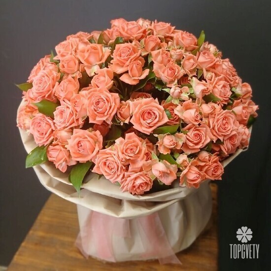 Букет из 31 кустовой розы 50см