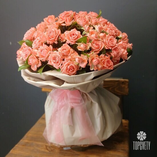 Букет из 31 кустовой розы 50см