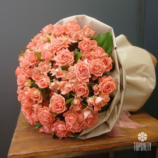 Букет из 31 кустовой розы 50см