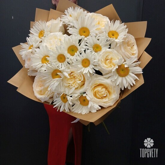 Букет из Ромашек и ароматной розы