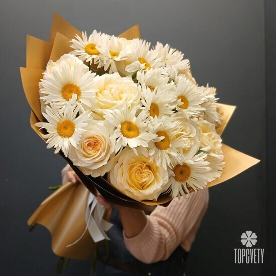 Букет из Ромашек и ароматной розы