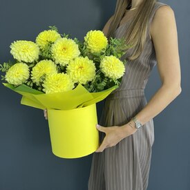 Букет из 9 георгин в шляпной коробке