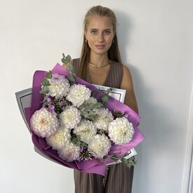 Букет из 11 георгин с флоксами