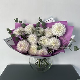 Букет из 11 георгин с флоксами