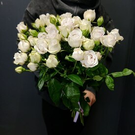 Букет из 9 кустовых пионовидных роз 50см