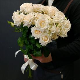 Букет из 9 кустовых пионовидных роз 50см