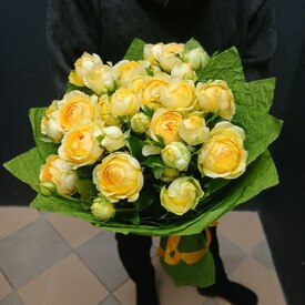 Букет из 9 кустовых пионовидных роз 50см