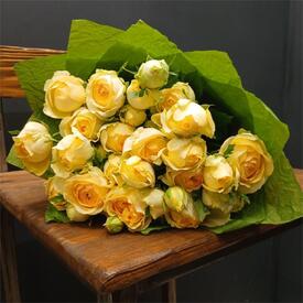 Букет из 9 кустовых пионовидных роз 50см