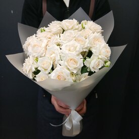 Букет из 9 кустовых пионовидных роз 50см