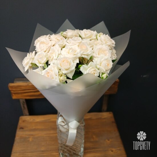 Букет из 9 кустовых пионовидных роз 50см