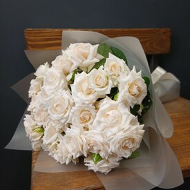 Букет из 9 кустовых пионовидных роз 50см