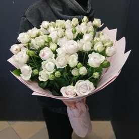 Букет из 15 кустовых пионовидных роз 50см