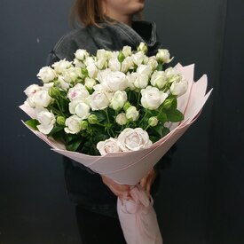 Букет из 15 кустовых пионовидных роз 50см