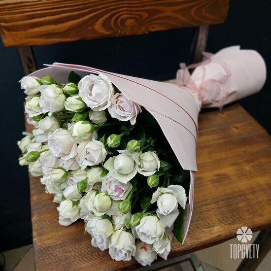 Букет из 15 кустовых пионовидных роз 50см