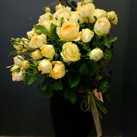 Букет из 15 кустовых пионовидных роз 50см