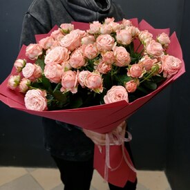 Букет из 15 кустовых пионовидных роз 50см