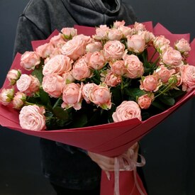 Букет из 15 кустовых пионовидных роз 50см