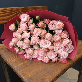 Букет из 15 кустовых пионовидных роз 50см