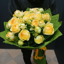 Букет из 15 кустовых пионовидных роз 50см