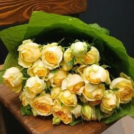 Букет из 15 кустовых пионовидных роз 50см