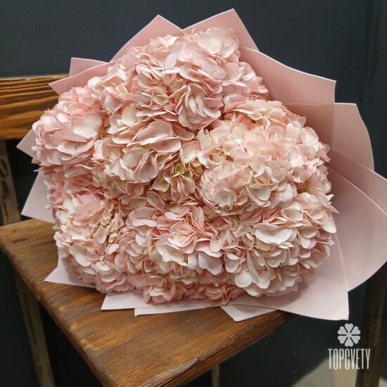 букет из 9 розовых гортензий 