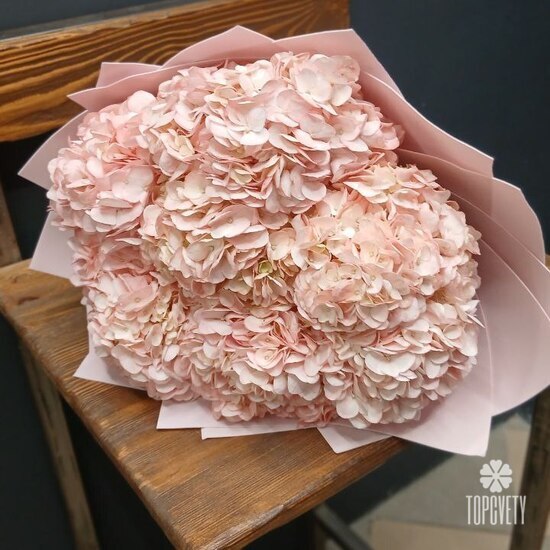 букет из 9 розовых гортензий 