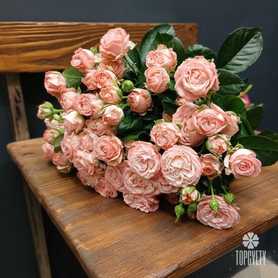 Букет из 15 кустовых пионовидных роз 50см