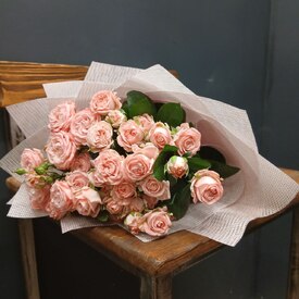 Букет из 15 кустовых пионовидных роз 50см