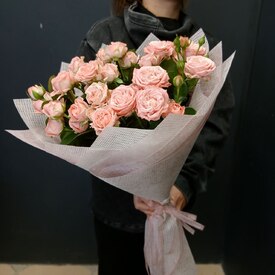 Букет из 15 кустовых пионовидных роз 50см
