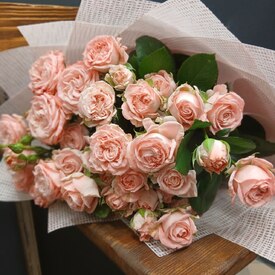 Букет из 15 кустовых пионовидных роз 50см