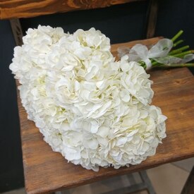 Букет из 9 белых гортензий 
