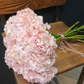 букет из 9 розовых гортензий 