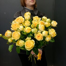 Букет из 9 кустовых пионовидных роз 50см