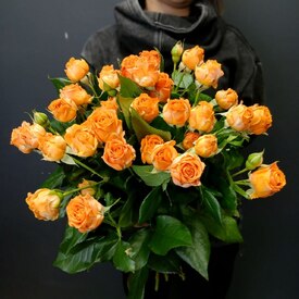 Букет из 9 кустовых пионовидных роз 50см