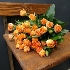 Букет из 9 кустовых пионовидных роз 50см