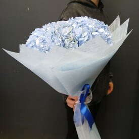 Букет из 5 голубых гортензий 