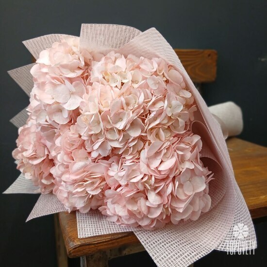 Букет из 5 розовых гортензий